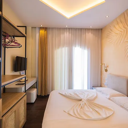 Royal Blue Hotel